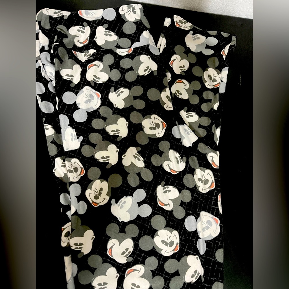 LuLaRoe Disney Mickey TC leggings
